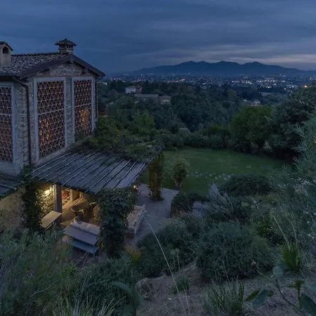 Luxury Pool Oliveto 12 - Belcantovillas Villa Marlia